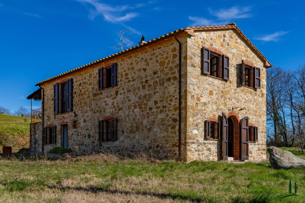 Tuscany stone farmhouse for sale