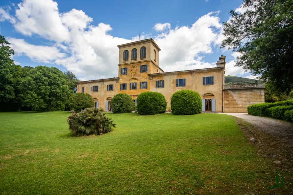 Elegant Tuscan villa with garden, a home foreign buyers can purchase in Italy