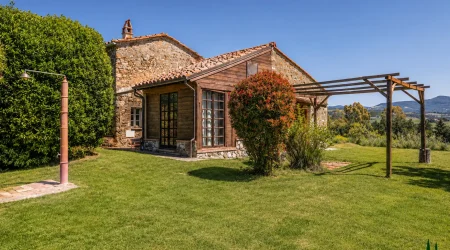 Rustic house for sale in Tuscany