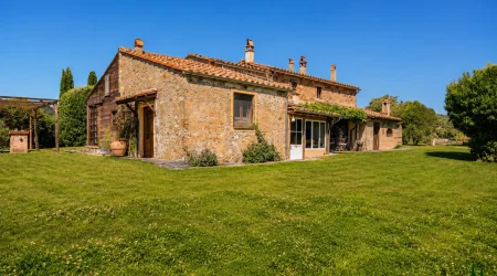 Rustic house for sale in Tuscany
